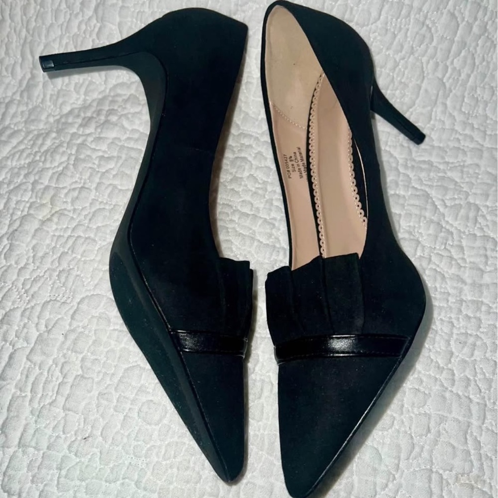 Black Journee Collection Ruffle Heels Size 9.5 Brand New